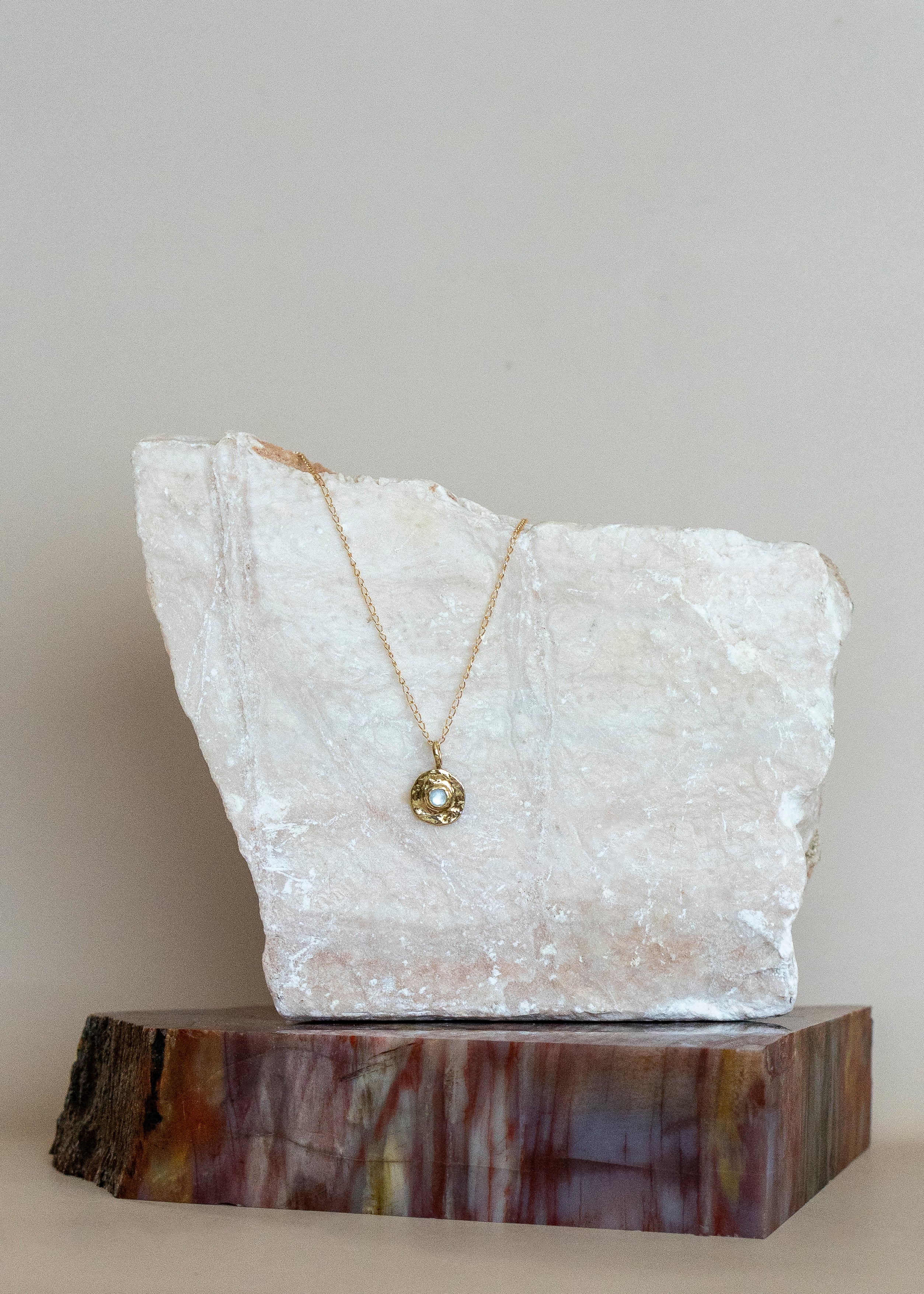 Ora Pendant Mother of Pearl